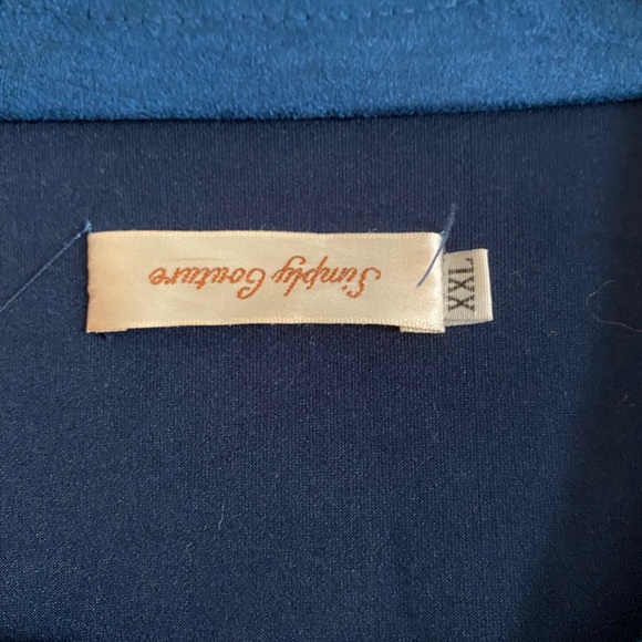 Women’s plus size embroidered overcoat - Picture 3 of 5